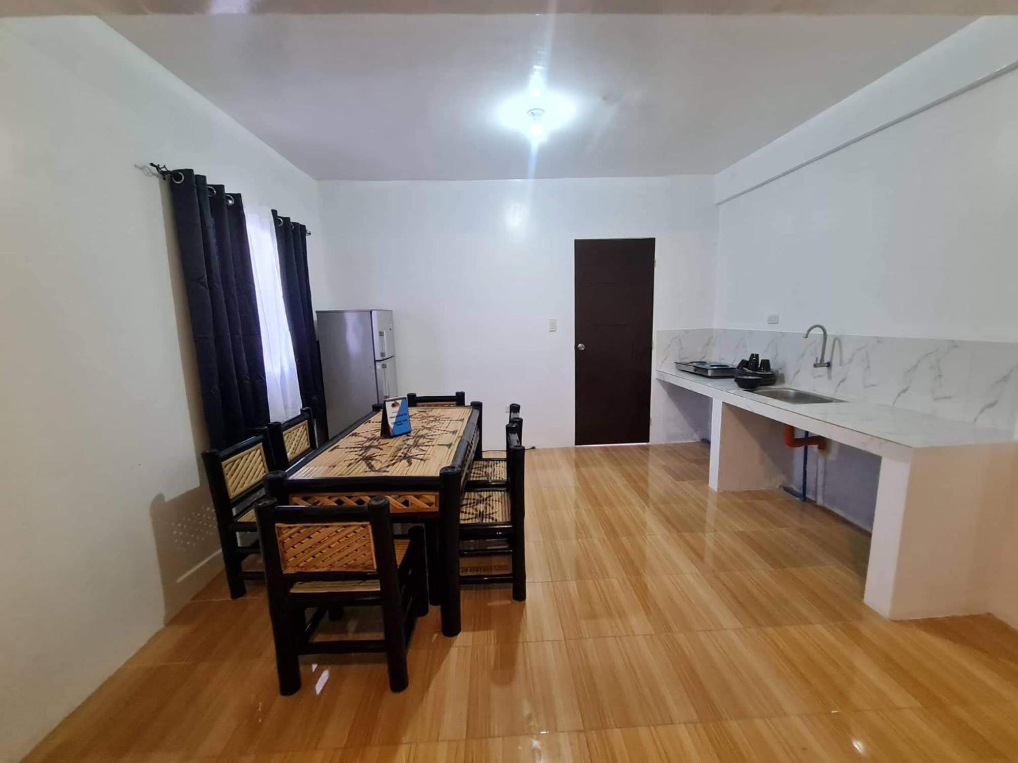 אלמינוס Alona'S Traditional Filipino Home Near 100 Islands Wharf מראה חיצוני תמונה